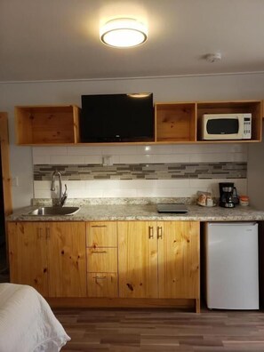 Private kitchen - Quest Motel (Whitewood)