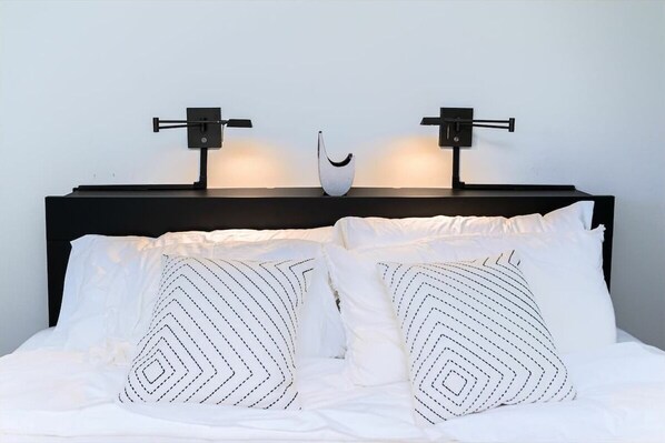 1 bedroom, bed sheets