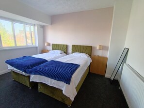 Room - Stylish 3BR Home Near NEC & Airport | Sleeps 6-7 (Solihull)