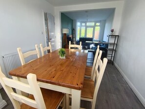 Dining - Stylish 3BR Home Near NEC & Airport | Sleeps 6-7 (Solihull)