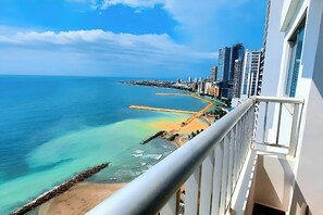 A coastal cityscape with a beach, a pier, and high-rise buildings. - 23rd Floor - Beachfront - Pool & Sauna (Cartagena de Indias)