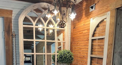 Cozy 1-bedroom cottage in lovely Rocky Mount with AC
