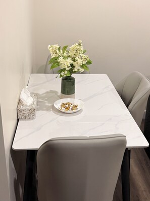 Dining - The Dolak Comfort Homes - beautiful, cozy,new, close the airport, grocery stores (Calgary)