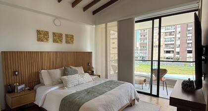 Luxury 3 -Bedroom Retreat with Private Bathrooms for every room, in Llanogrande.