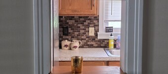 Vintage on Lincoln -
   3-bedroom 1 bath house in Russell,Ks.