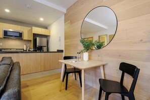 Dining - w* | Upscale Loft w/ Balcony in Roma Norte (Ciudad de México)