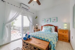 4 bedrooms, iron/ironing board, Internet, bed sheets - Private Family Beach House w/pool sleeps 8-11 large property with decks (Bucerías)