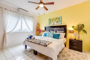 4 bedrooms, iron/ironing board, Internet, bed sheets - Private Family Beach House w/pool sleeps 8-11 large property with decks (Bucerías)