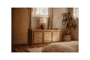 Iron/ironing board, bed sheets - A peaceful retreat surrounded by nature! Large outdoor space w/ hot tub & sauna (Kelowna)