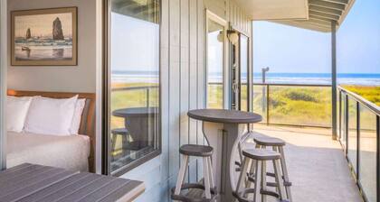 Hi-Tide Resort, Top Floor, Queen Bed, Unit 32