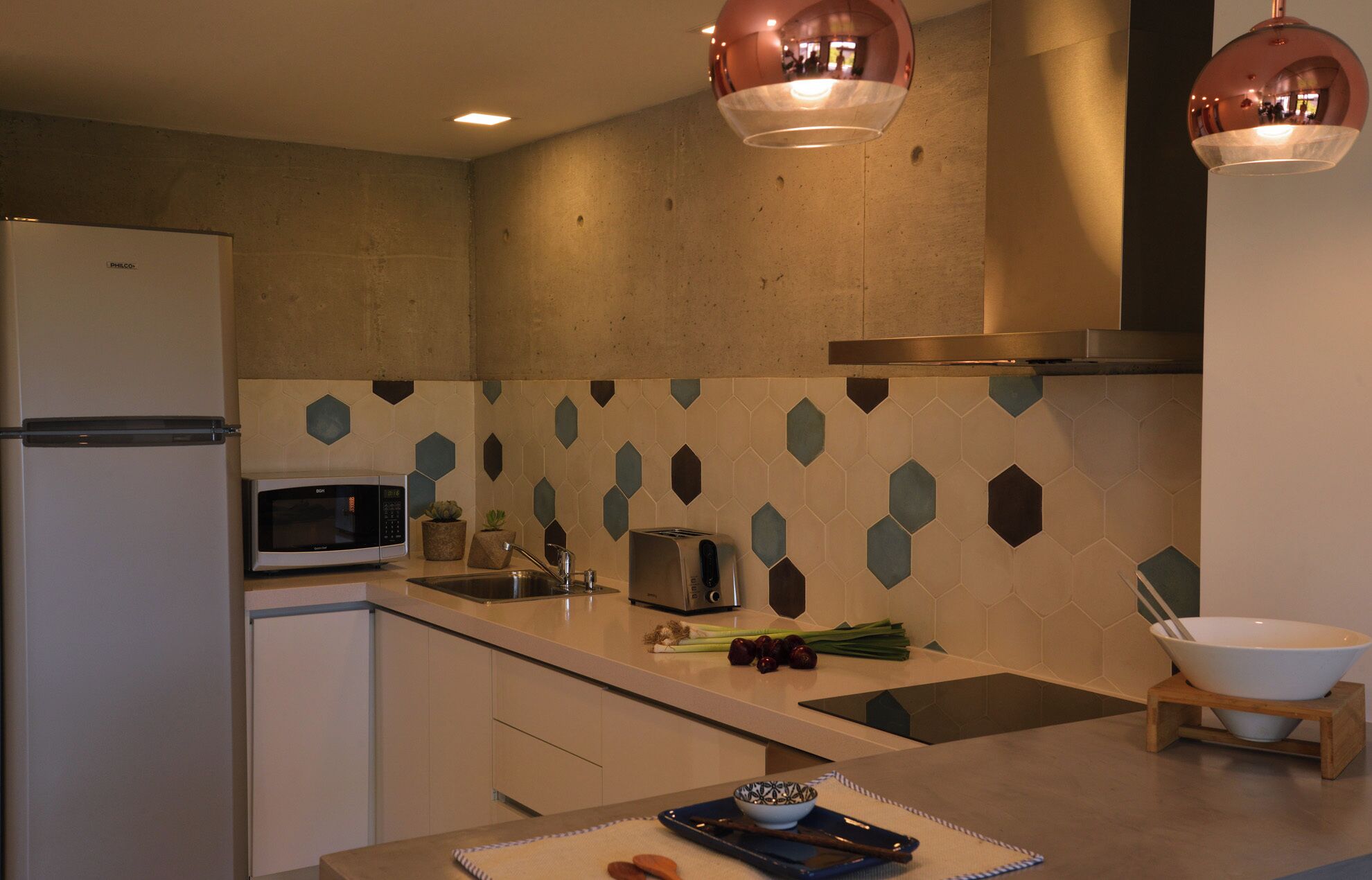 Apartamento superior, 1 habitación, vistas al jardín | Cocina privada | Microondas, horno y utensilios de cocina