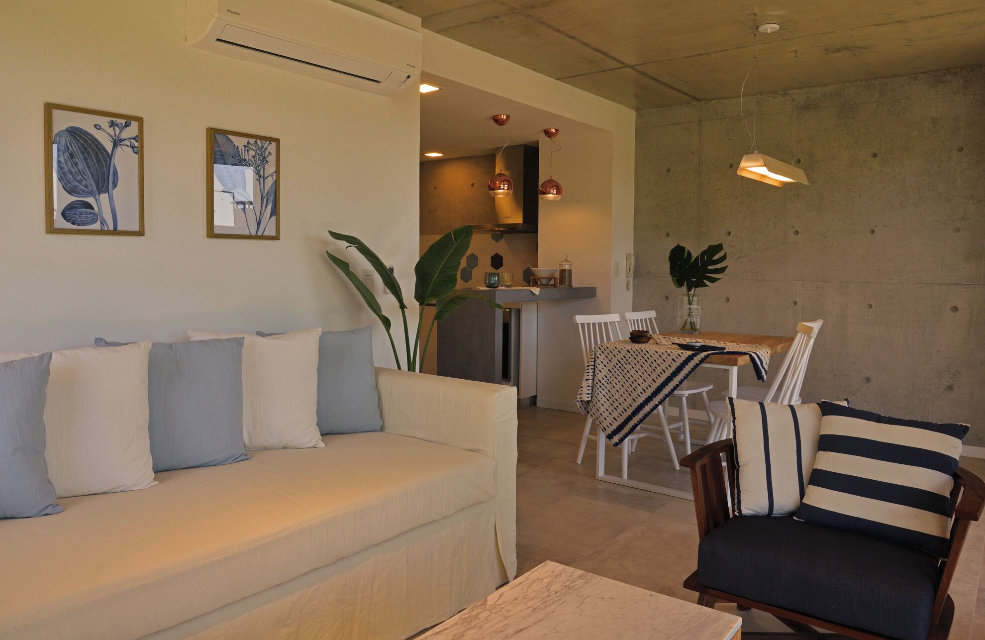 Apartamento superior, 1 habitación, vistas al jardín | Cocina privada | Microondas, horno y utensilios de cocina