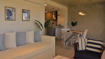 Apartamento superior, 1 habitación, vistas al jardín | Cocina privada | Microondas, horno y utensilios de cocina