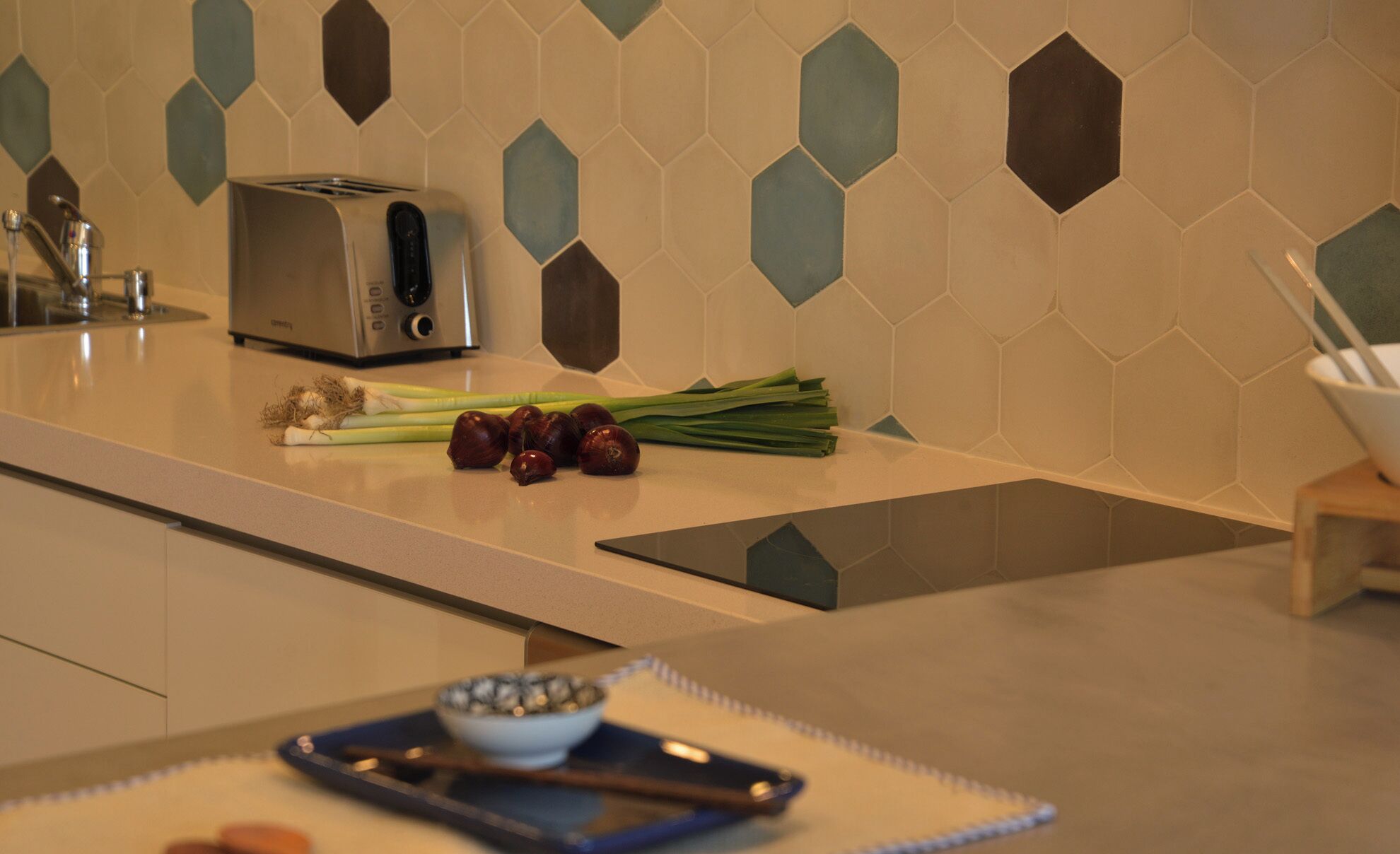 Apartamento superior, 1 habitación, vistas al jardín | Cocina privada | Microondas, horno y utensilios de cocina