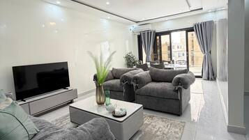 Apartment, 2 Bedrooms, Non Smoking, Kitchen | Living area