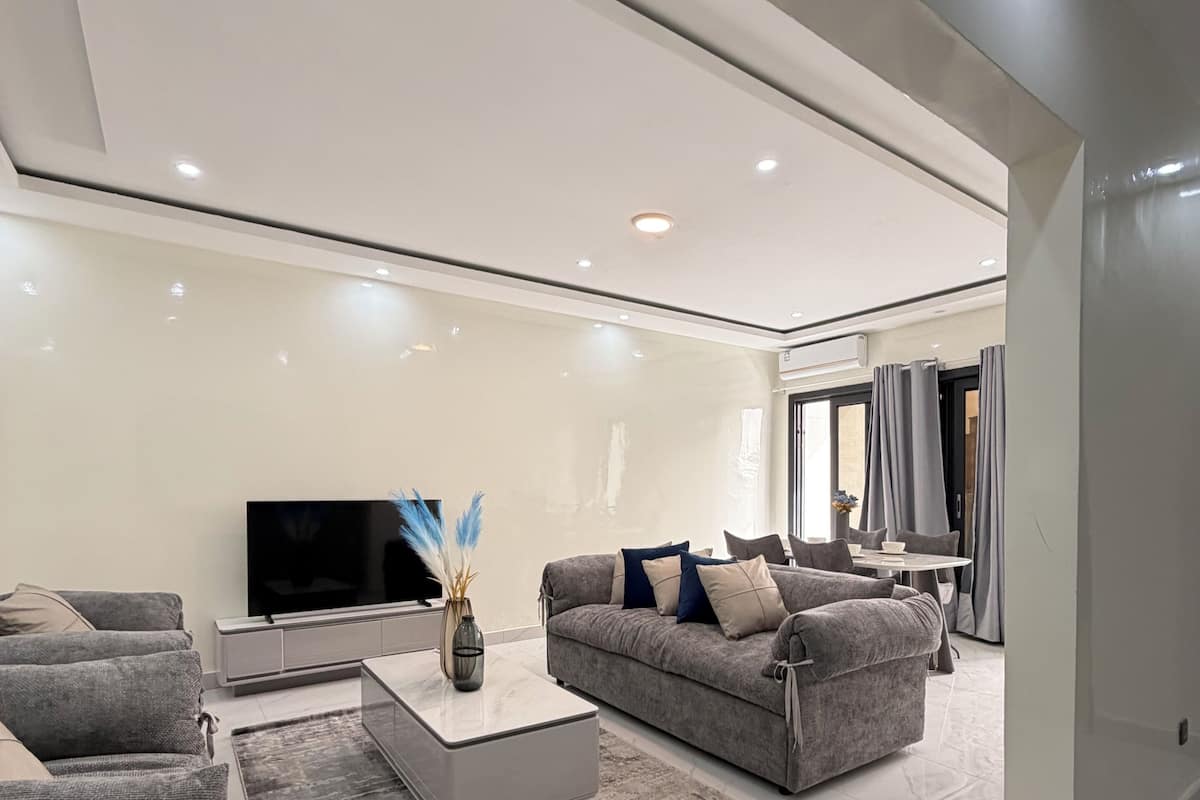 Apartment, 2 Bedrooms, Non Smoking, Kitchen | Living area | 55-inch Smart TV with digital channels, Netflix, Hulu