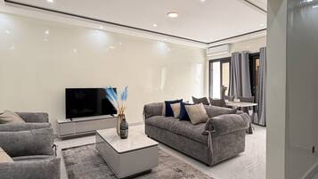 Apartment, 2 Bedrooms, Non Smoking, Kitchen | Living area | 55-inch Smart TV with digital channels, Netflix, Hulu