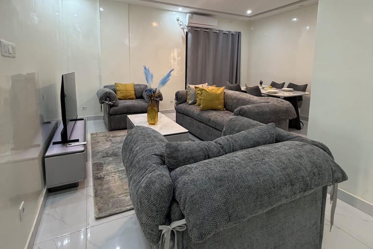 Apartment, 2 Bedrooms, Non Smoking, Kitchen | Living area | 55-inch Smart TV with digital channels, Netflix, Hulu