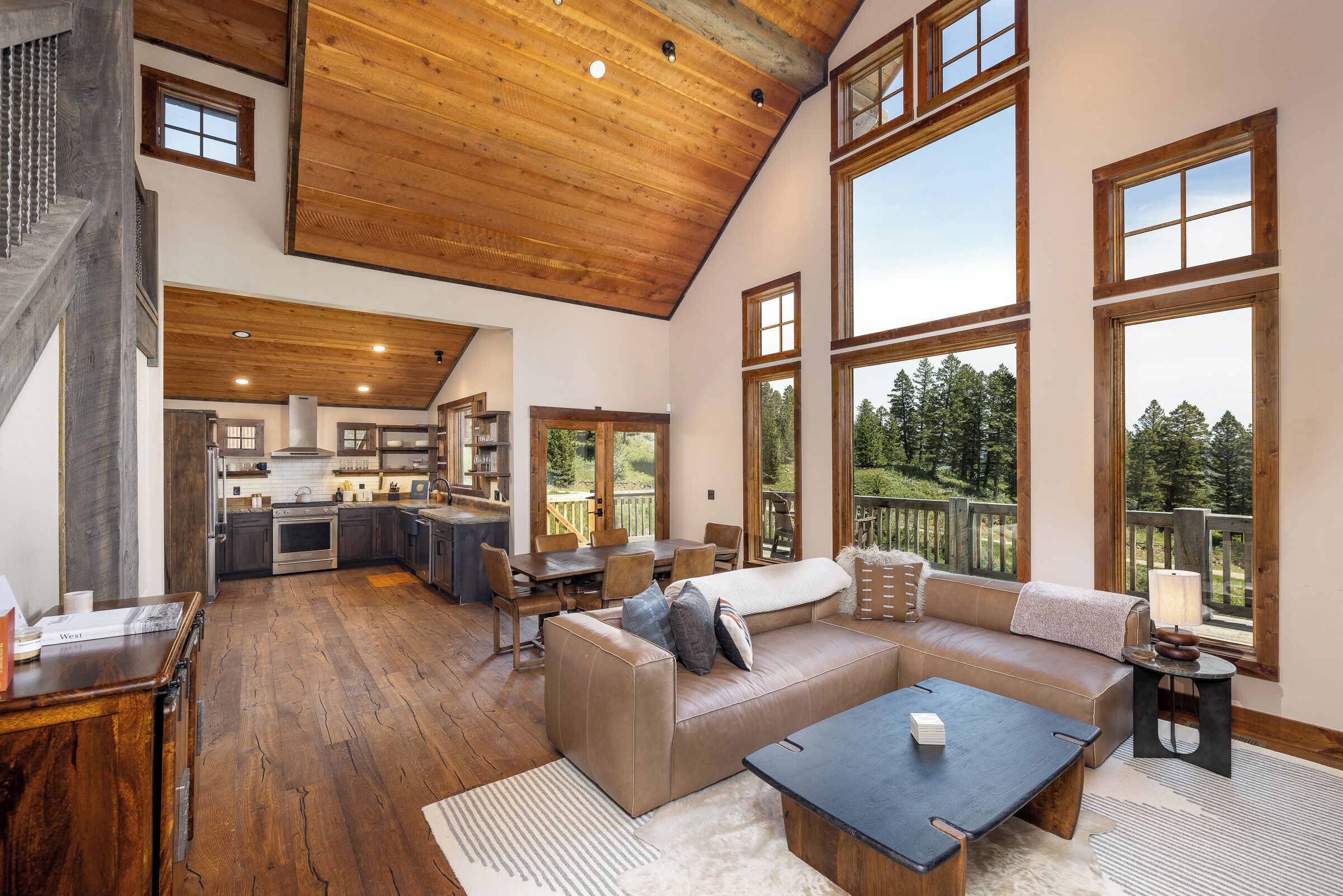 スマートテレビ、暖炉. New! The Cabin at Sundown. Hike All Day, Hot Tub All Night!