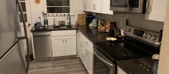 Tranquil and Convenient 3-bedroom house with AC in charming Freeport