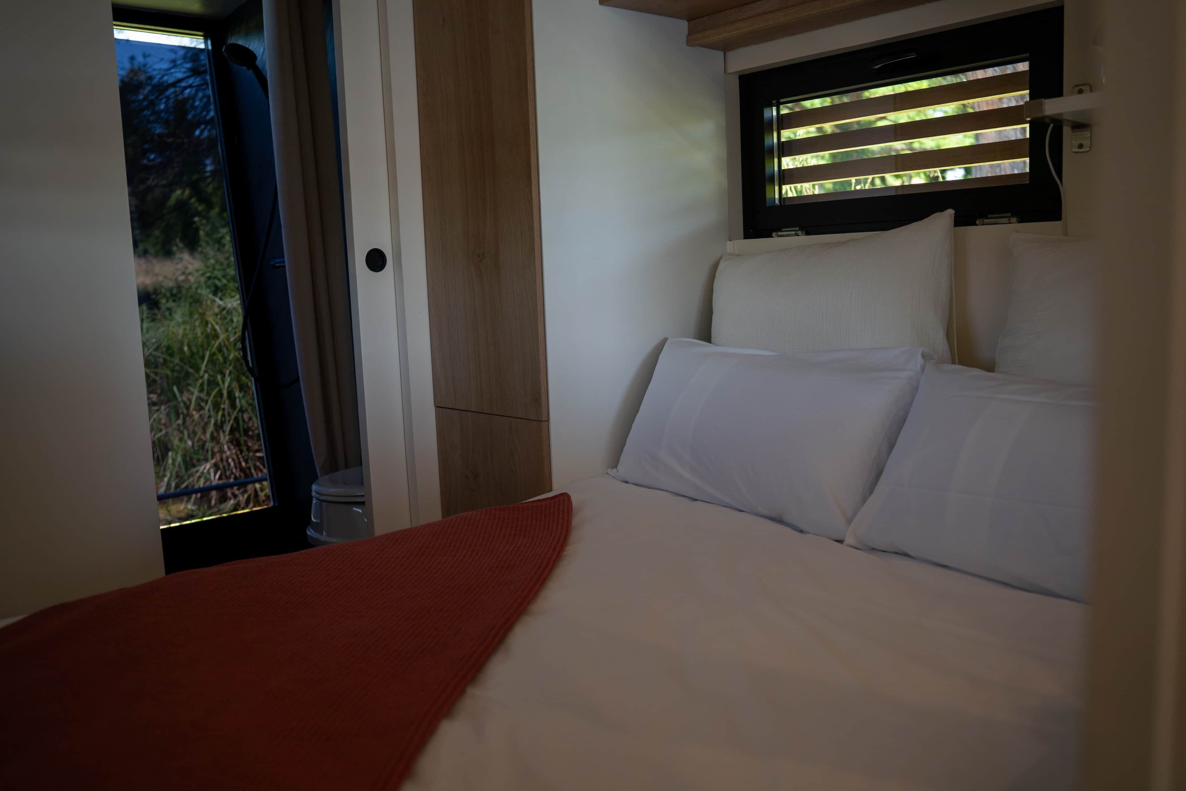 WiFi (free), bed sheets