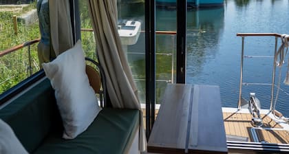 Catalia: Luxury floating suite