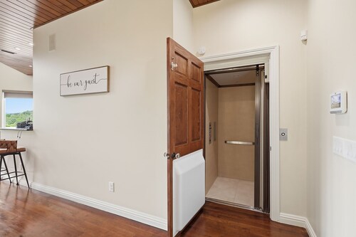 Mount Ever After-Mountain home with hot tub, game room, and views