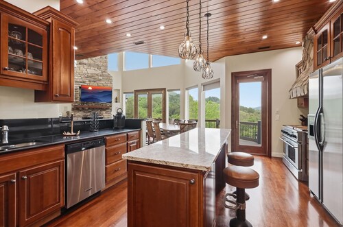Mount Ever After-Mountain home with hot tub, game room, and views