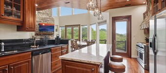 Mount Ever After-Mountain home with hot tub, game room, and views