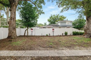 Property grounds - Cutest Swan Studio Apartment (Lakeland)