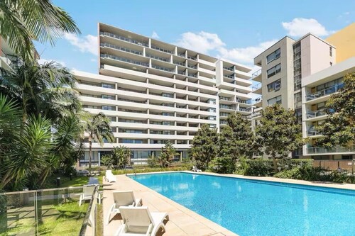Staycation Vibes Resort-Style 2BR + Pool & Gym