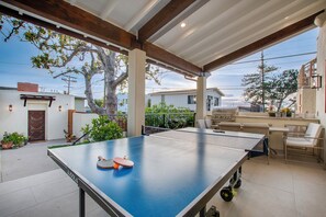 Outdoor dining - Tranquil La Jolla Village Home (San Diego)