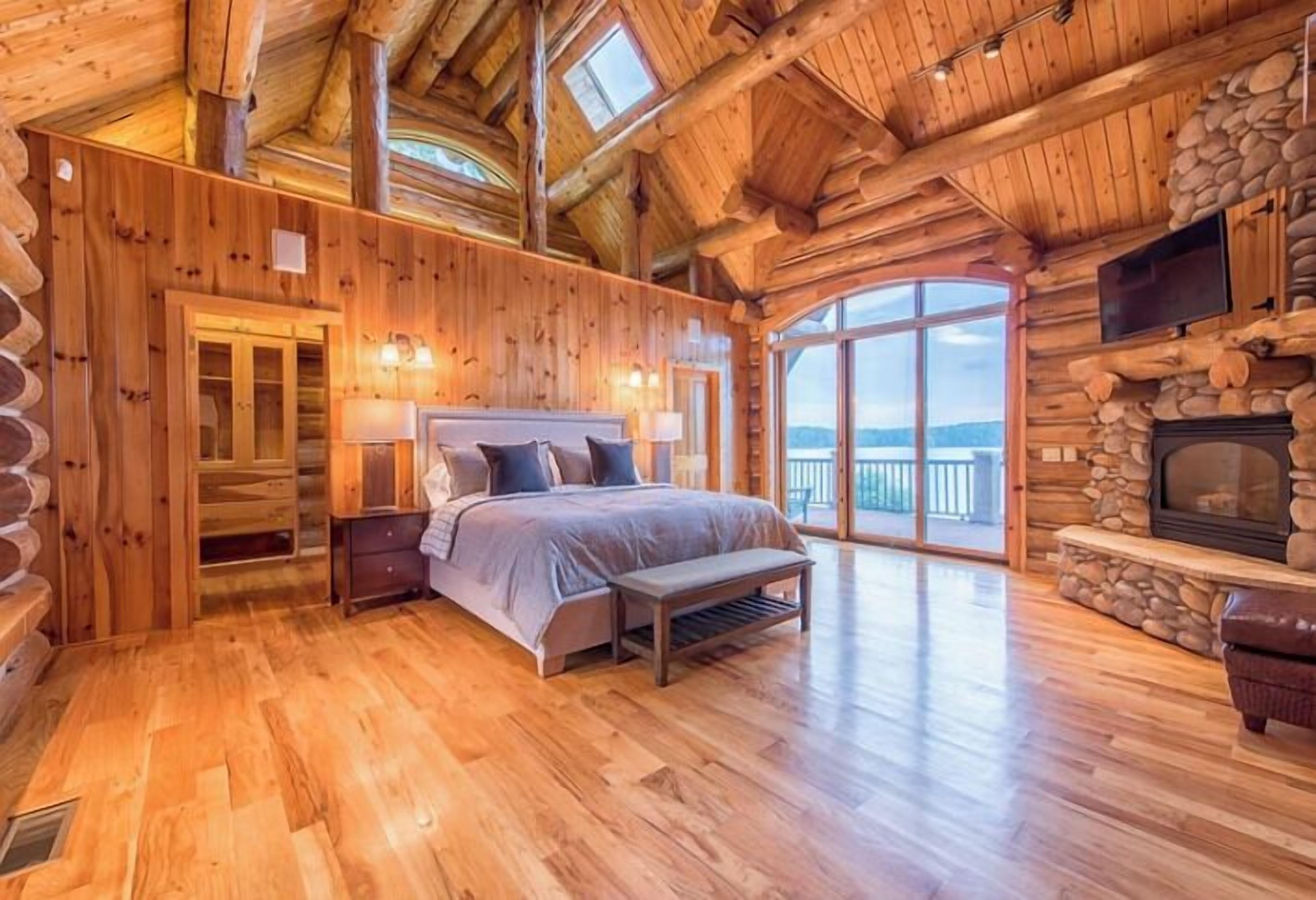 11 bedrooms, iron/ironing board, travel crib, WiFi (free)