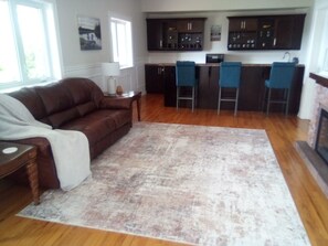 Interior - Lakefront suite (Dartmouth)