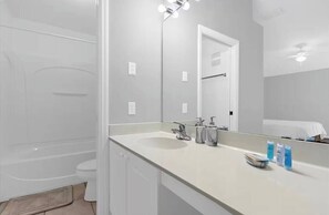 Hair dryer, towels - Comfortable 3BR Apt at Club Cortile Near Disney (Kissimmee)