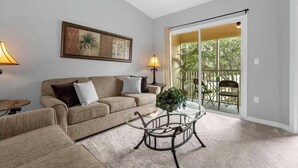 TV - Comfortable 3BR Apt at Club Cortile Near Disney (Kissimmee)
