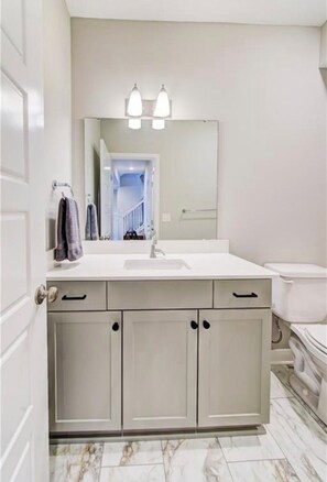 Bathroom - Specious 3-bedroom townhome with AC in Lee's Summit (Lee's Summit)