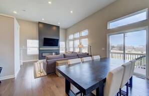 Interior - Specious 3-bedroom townhome with AC in Lee's Summit (Lee's Summit)
