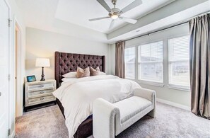 Room - Specious 3-bedroom townhome with AC in Lee's Summit (Lee's Summit)
