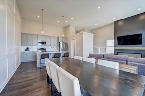Interior - Specious 3-bedroom townhome with AC in Lee's Summit (Lee's Summit)