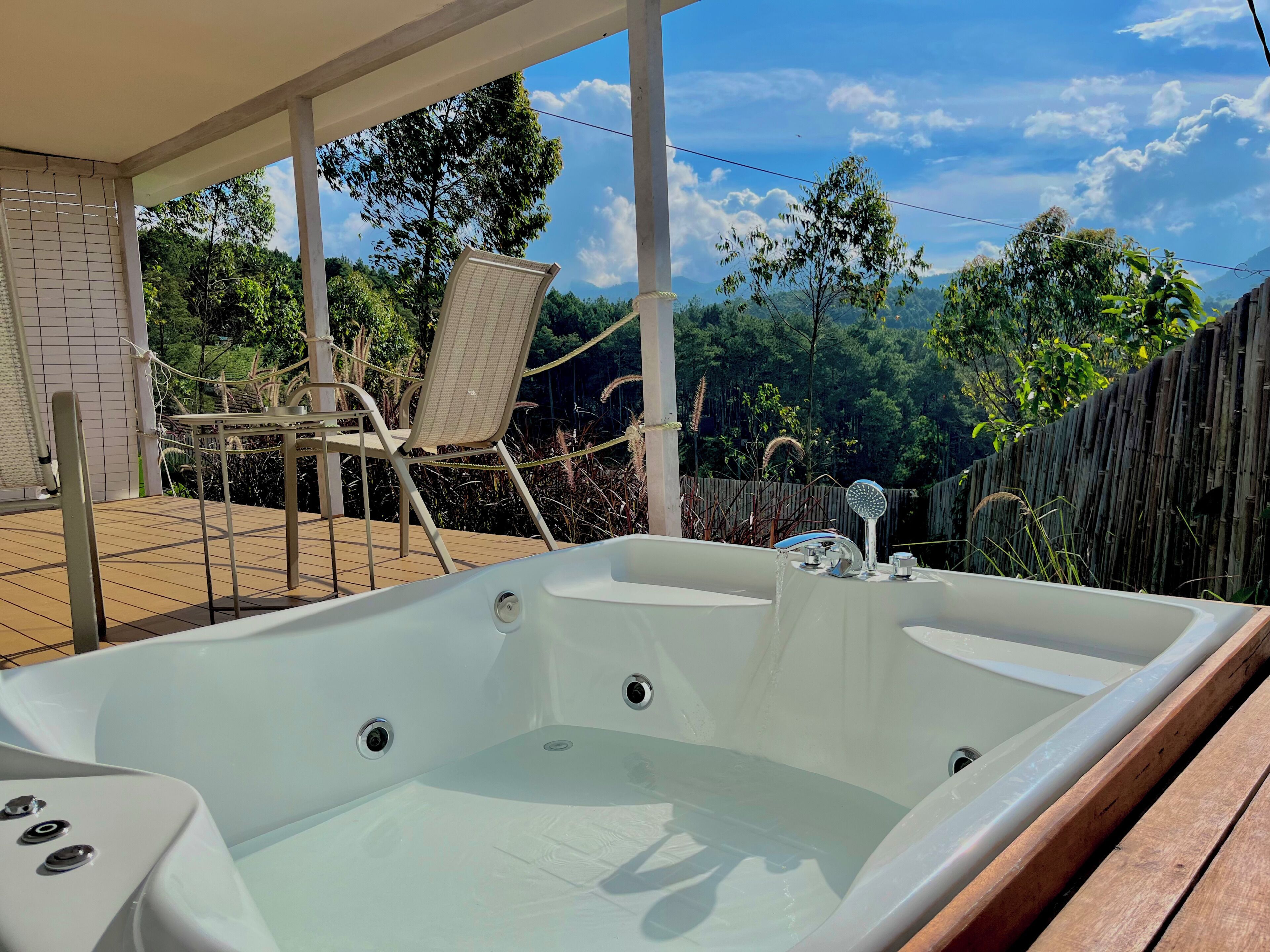 Executive Cabin | Free WiFi
