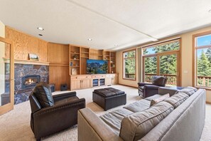 Living area - Adventure Lodge by Tahoe Getaways- 6 BR, Large Game Room, Hot Tub (Truckee)