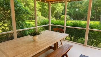 Outdoor dining