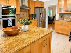 Fridge, microwave, oven, stovetop - The Meantime in Sewanee (Sewanee)