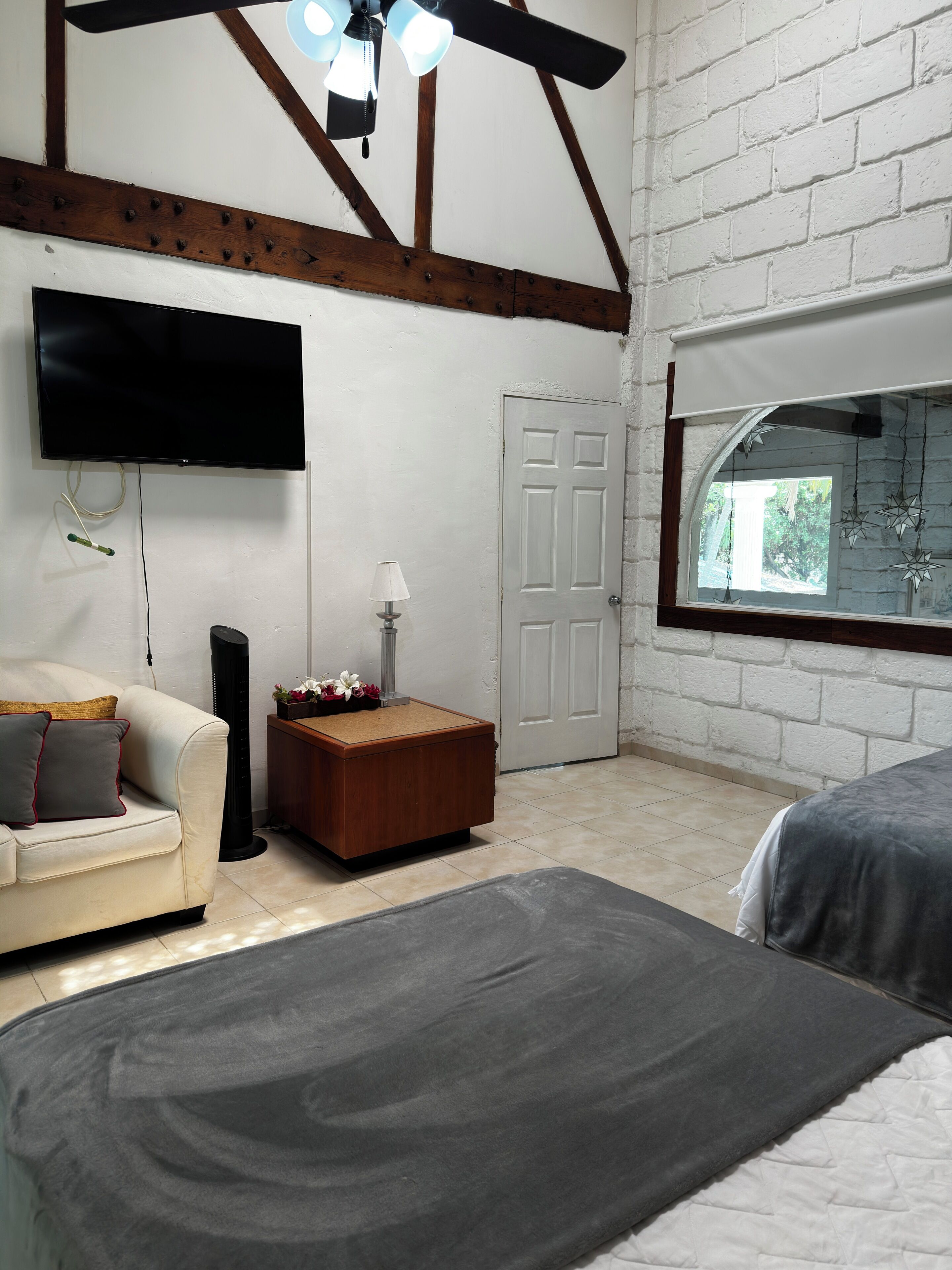 Habitación doble Deluxe, baño privado, vista al jardín | Escritorio y wifi gratis 