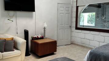 Habitación doble Deluxe, baño privado, vista al jardín | Escritorio y wifi gratis