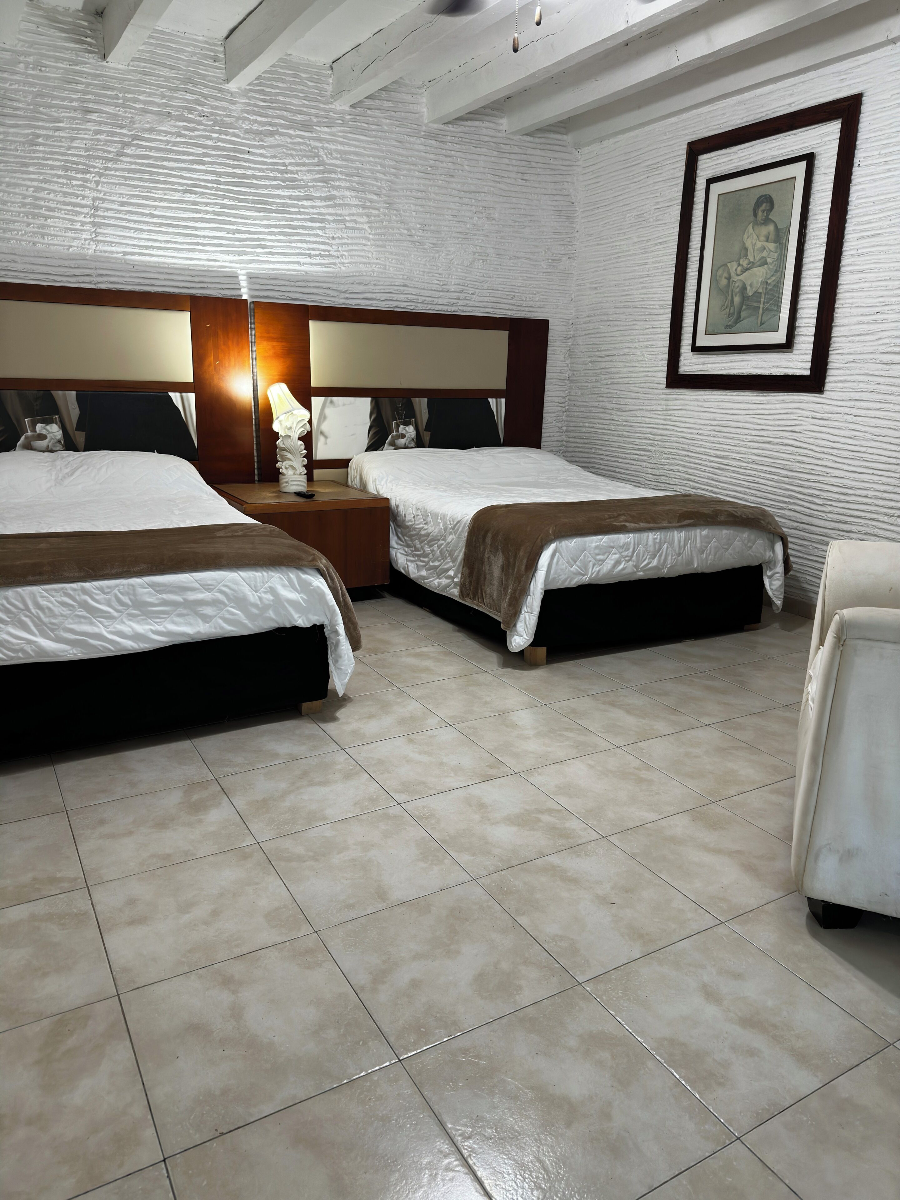 Habitación doble Deluxe, baño privado, vista al jardín | Escritorio y wifi gratis 