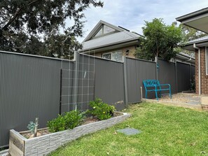 Property grounds - Relaxing & Modern Jervis Bay Retreat | Minutes to Beaches, Shops & Nature (Vincentia)