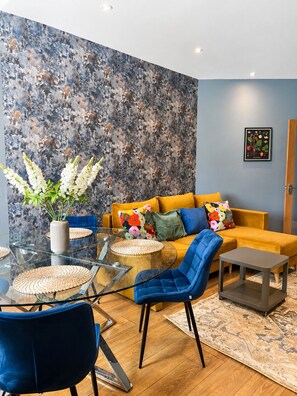 Interior - Modern bungalow, sleeps up to 8, parking, near university (Southampton)