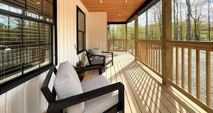 Luxury Retreat with Heated pool, sauna and jacuzzi